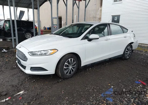 2013 Ford Fusion S z USA, uszkodzony, nr VIN 3FA6P0G73DR268805